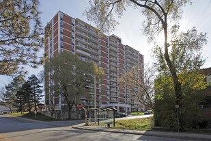 Alta Place in Mississauga, ON - Building Photo