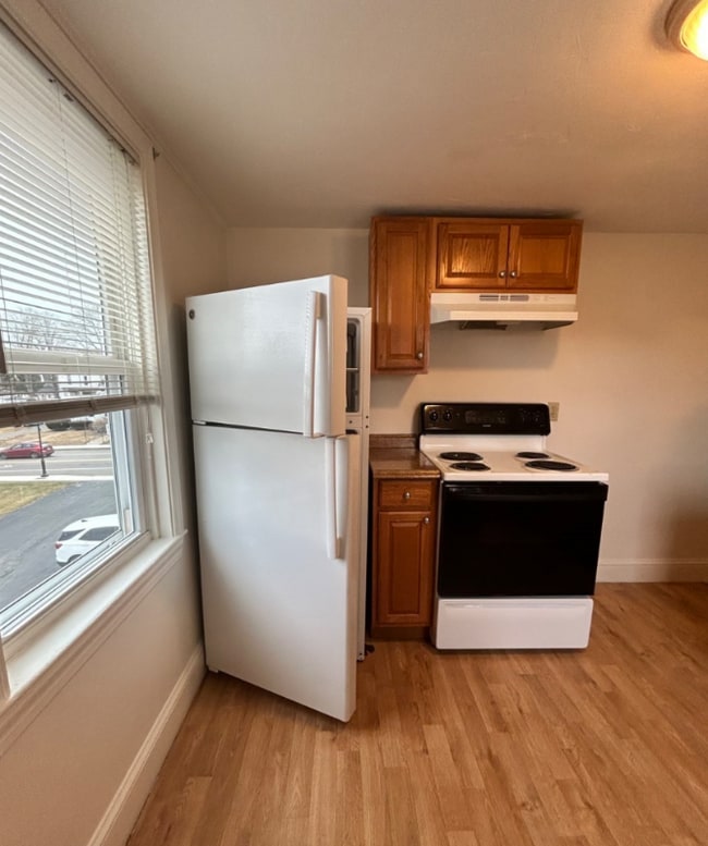 67 Pleasant St, Unit Unit 4 in Weymouth, MA - Building Photo - Building Photo