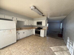 1613 N Erwin St in Ridgecrest, CA - Building Photo - Building Photo