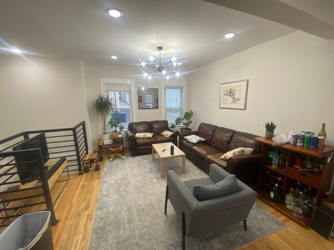 11 Aberdeen Rd, Unit 1 in Somerville, MA - Foto de edificio - Building Photo