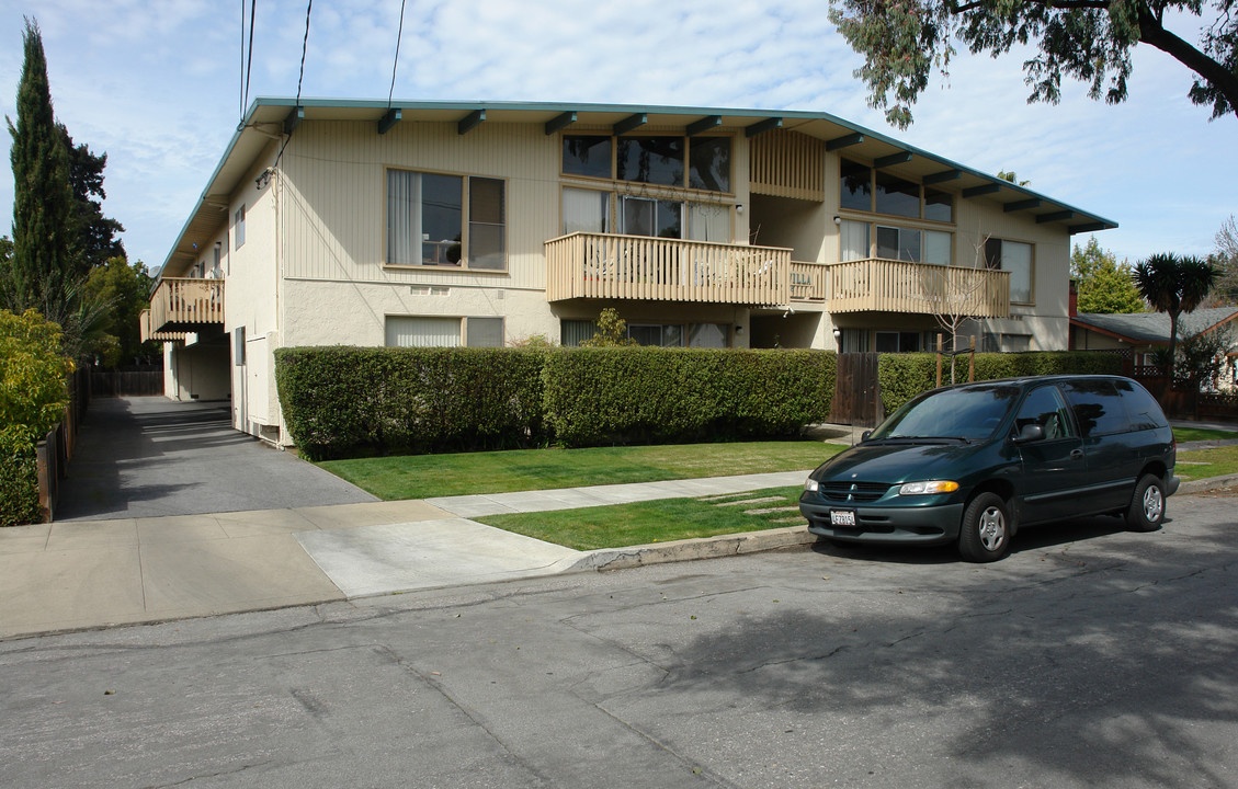 Oak Villa in Mountain View, CA - Building Photo