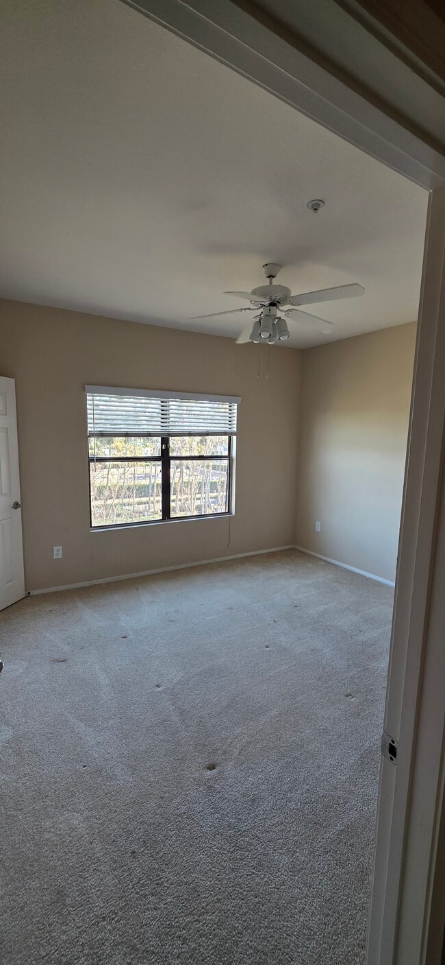 2529 Northside Dr, Unit Private Room available! in San Diego, CA - Building Photo - Building Photo