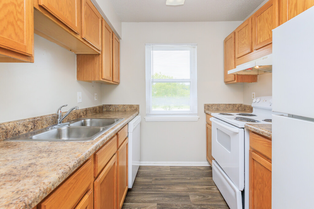 Green Lakes Apartments in Virginia Beach, VA | ApartmentHomeLiving.com