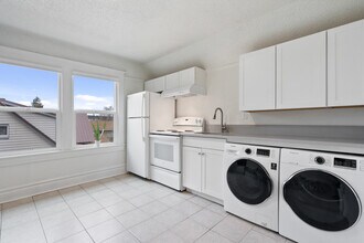 2214 W College Ave, Unit 2 in Spokane, WA - Foto de edificio - Building Photo