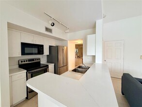 2600 S University Dr, Unit 318 in Davie, FL - Building Photo - Building Photo