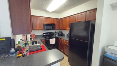7610 Westwood Dr in Tamarac, FL - Building Photo - Building Photo