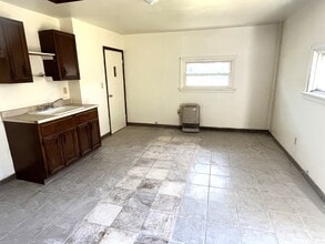 1712 Walnut St, Unit 3 in Erie, PA - Foto de edificio - Building Photo