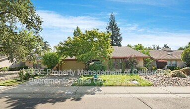 3316 Oak Stream Ct in Carmichael, CA - Building Photo - Building Photo