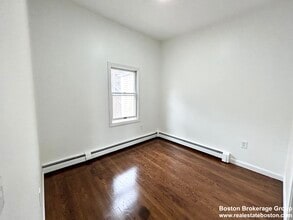 269 Bolton St, Unit #2B in Boston, MA - Building Photo - Building Photo