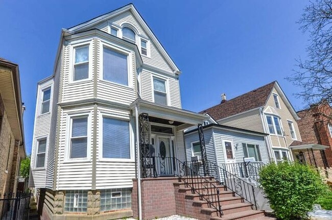 property at 3450 N Lowell Ave