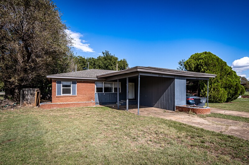 2035 NW 24th St in Lawton, OK - Building Photo