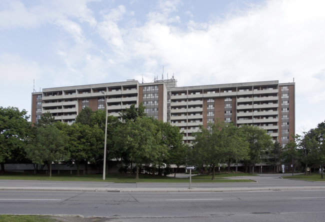 The Aquitaine in Mississauga, ON - Building Photo - Building Photo