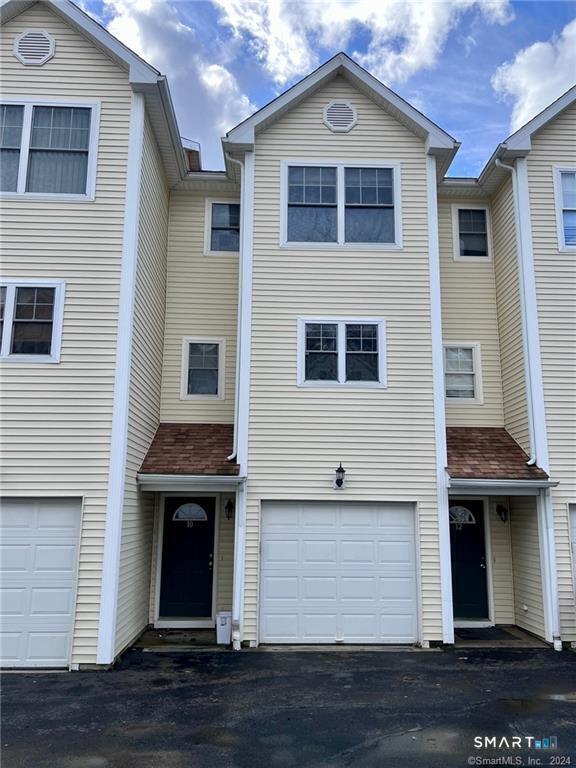 property at 527 W Thames St