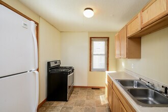 4446 Madison St NE in Minneapolis, MN - Building Photo - Building Photo