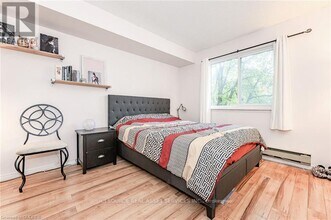 1512 Pilgrims Way in Oakville, ON - Building Photo - Building Photo