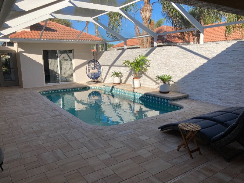 104 Cala Ct in Venice, FL - Foto de edificio