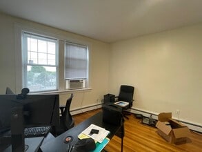 206 Massachusetts Ave in Arlington, MA - Foto de edificio - Building Photo