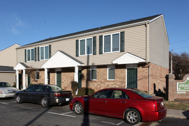 Spring Valley Apartments in High Point, NC - Building Photo - Building Photo