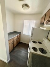 1750 Karen Ave in Las Vegas, NV - Building Photo - Building Photo