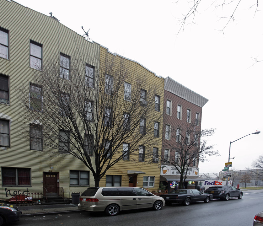 96 Bedford Ave in Brooklyn, NY - Building Photo