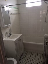 6032 Irving Park Rd, Unit 4B in Chicago, IL - Foto de edificio - Building Photo