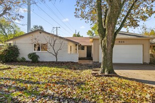 605 Melrose Dr in Richardson, TX - Building Photo