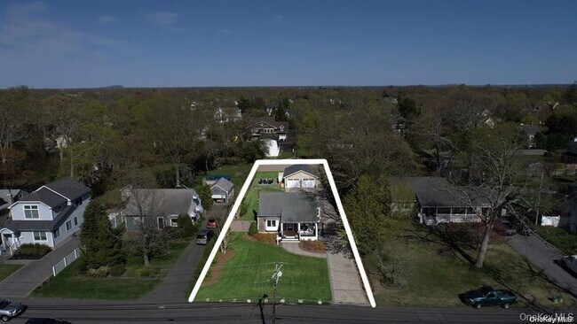279 Fairview Ave in Bayport, NY - Foto de edificio - Building Photo
