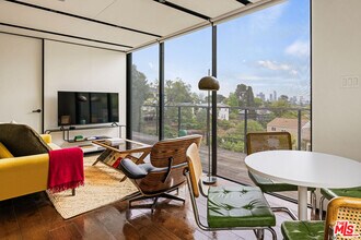 1664 Benton Wy in Los Angeles, CA - Building Photo - Building Photo