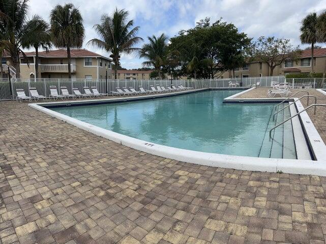 10153 Twin Lakes Dr, Unit 2-A in Coral Springs, FL - Foto de edificio