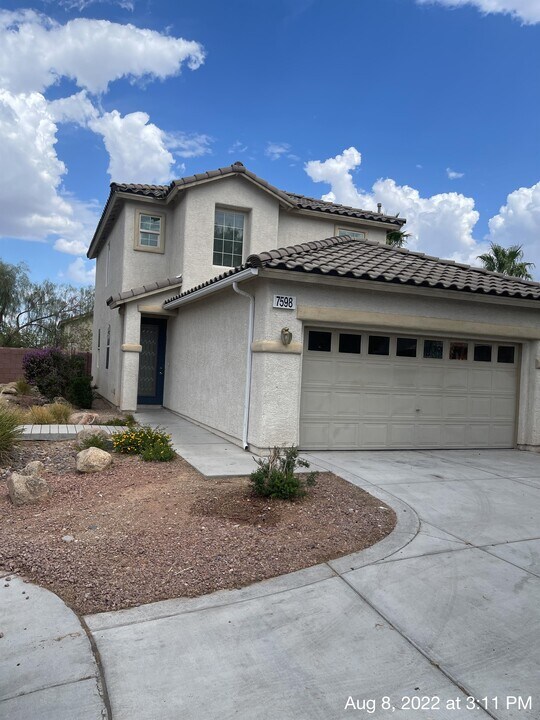 7598 Peavine Ridge St in Las Vegas, NV - Building Photo