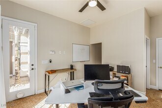 7305 Gentle Valley St in Las Vegas, NV - Foto de edificio - Building Photo