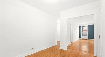 30-83 Crescent St in Queens, NY - Building Photo