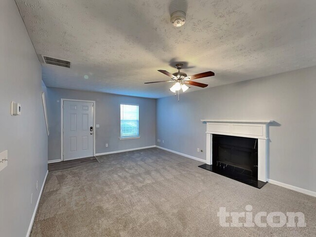 803 Freedom Walk in Locust Grove, GA - Foto de edificio - Building Photo