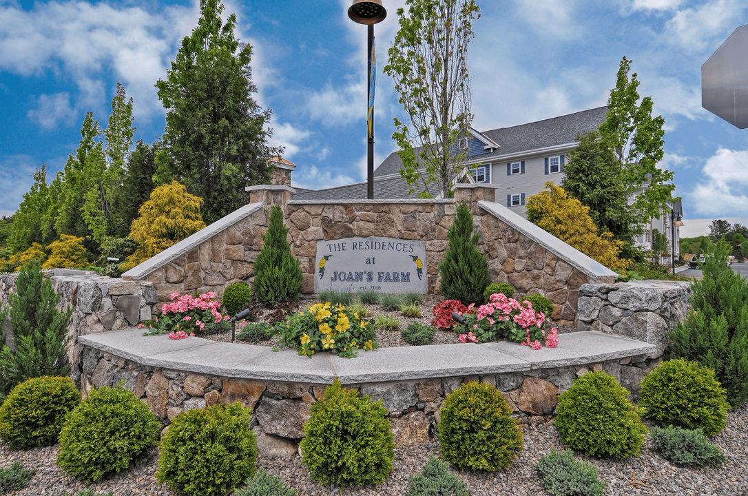 The Residence at Joans Farm in Tewksbury, MA - Foto de edificio