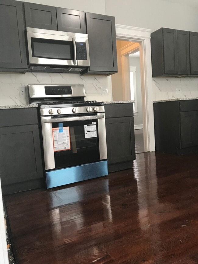 211-211 Blake St in New Haven, CT - Building Photo - Building Photo