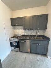 1319 W Estes Ave, Unit 17 in Chicago, IL - Foto de edificio - Building Photo