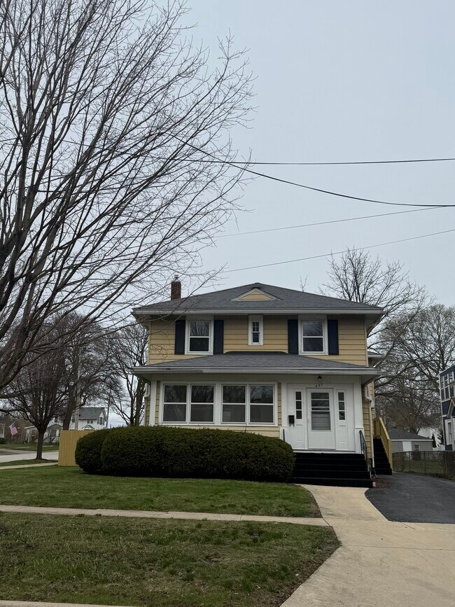 527 Peyton St, Unit First Floor Unit # 1