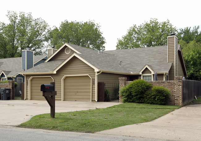 Glenpool Duplexes in Glenpool, OK - Building Photo - Building Photo