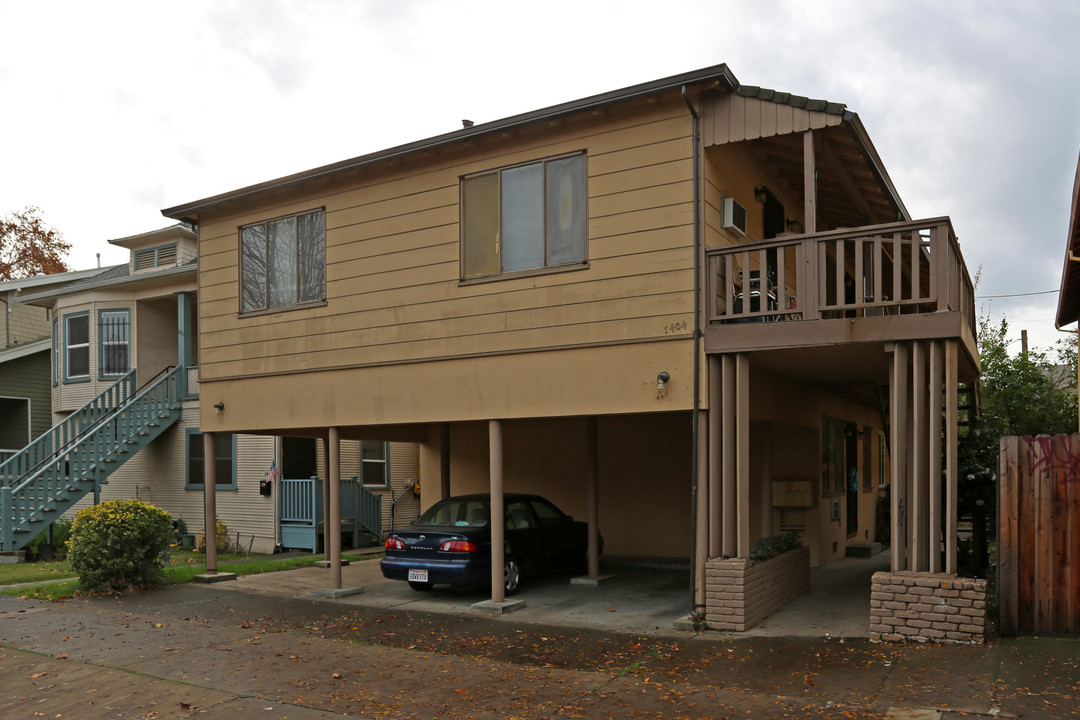 1404 T St in Sacramento, CA - Foto de edificio