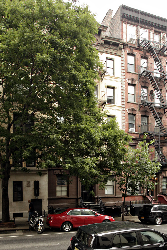 209 E Tenth St in New York, NY - Foto de edificio - Building Photo