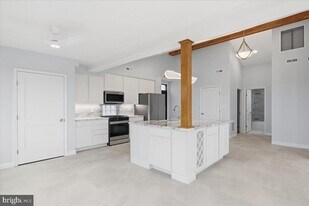 1345 Ellicott Ave in Deale, MD - Building Photo