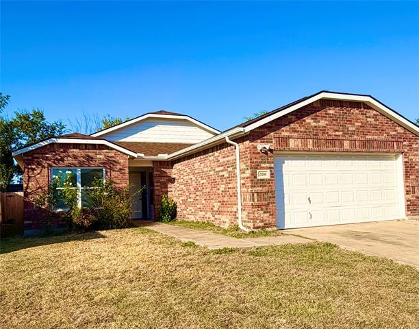 3201 Royal Crest Dr in Fort Worth, TX - Building Photo - Building Photo