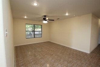 4605 S Zapata Hwy in Laredo, TX - Building Photo - Building Photo