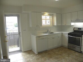 123 S West St in Alexandria, VA - Building Photo - Building Photo