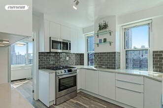 340 E 64th St in New York, NY - Foto de edificio - Building Photo