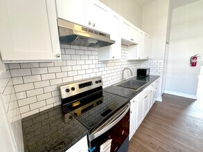 234 Locust St, Unit Apt 1 in Columbia, PA - Foto de edificio - Building Photo