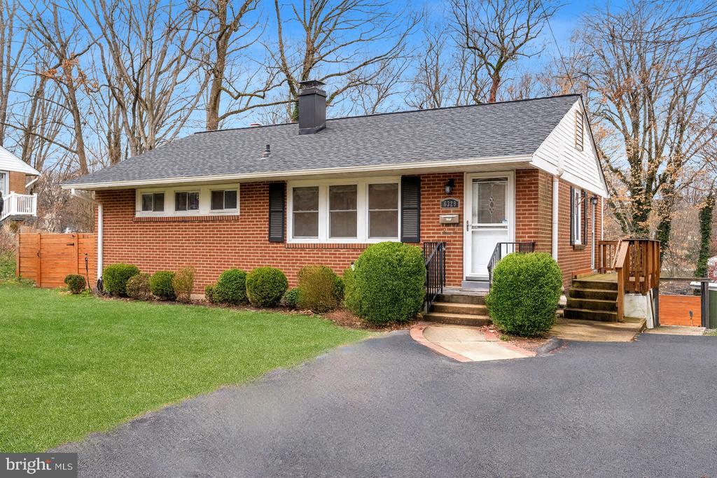 6329 Gentele Ct in Alexandria, VA - Building Photo