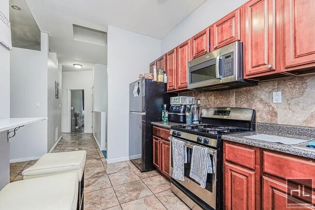 Bay Street, Unit 587 in Staten Island, NY - Foto de edificio - Building Photo