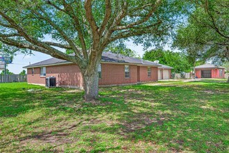 5120 Williams School Rd in Needville, TX - Building Photo - Building Photo
