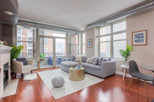 1001 W Madison St, Unit 214 in Chicago, IL - Foto de edificio - Building Photo